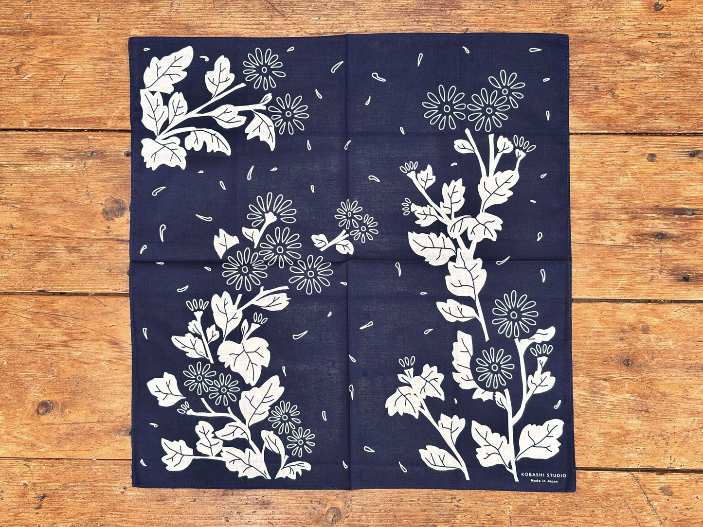 Kikumon Bandana
