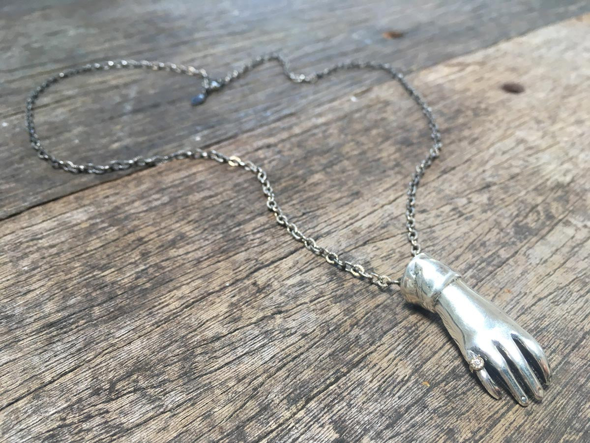 Rakish Hand Pendant – the Otherist