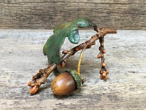 Acorn with Leaf