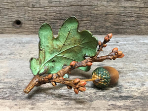 Acorn with Leaf
