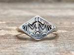 Load image into Gallery viewer, Bat Signet Ring
